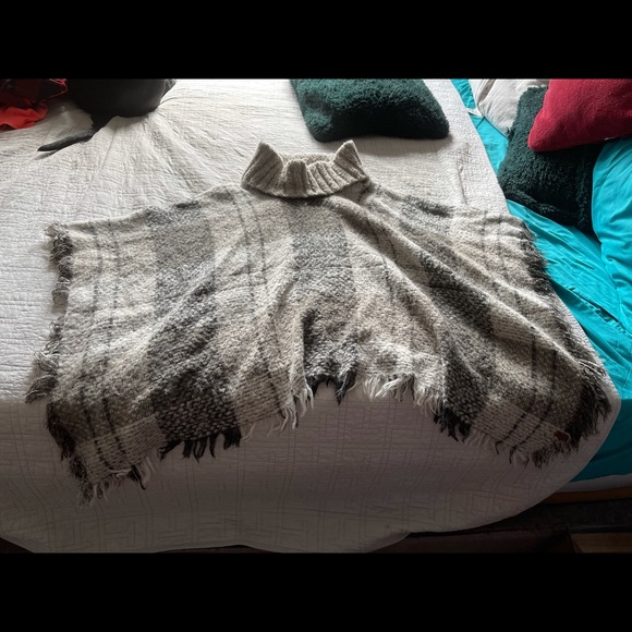 Beautiful Roots Turtleneck Poncho - Picture 3 of 4